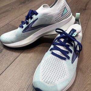 Brooks Levitate StealthFit 5